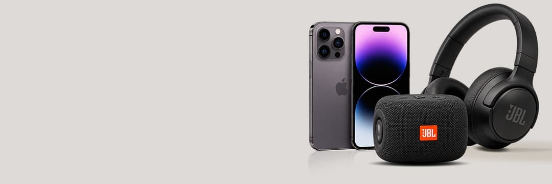 Un smartphone, une enceinte et un casque audio